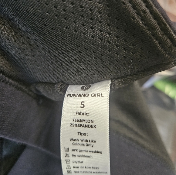 Running Girl - Size S Black Racerback Sports Bra with Wide Straps - Picture 3 of 3